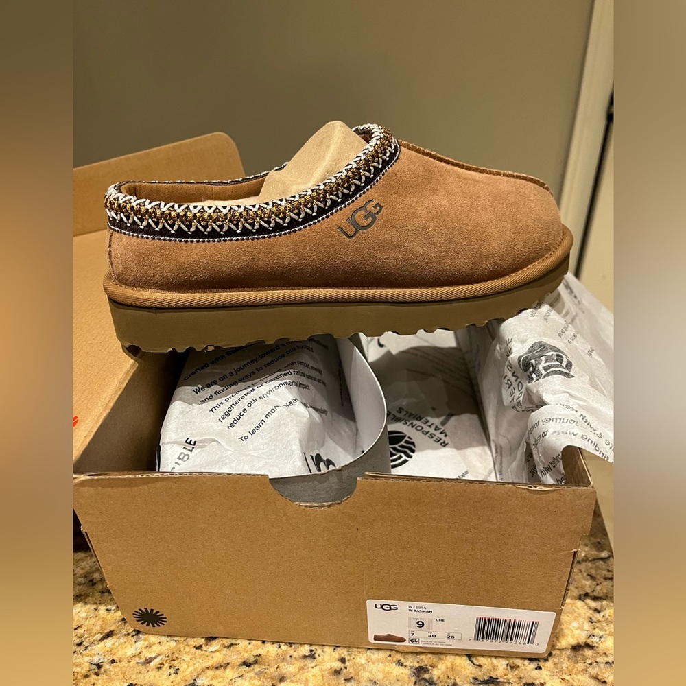 UGG Tasman
